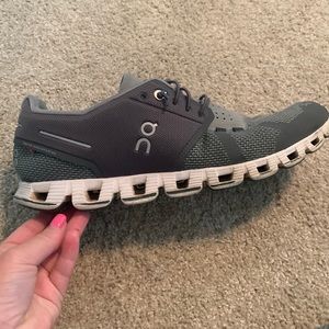 mens size 10 grey good condition on clouds without box